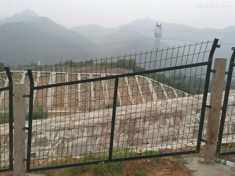 通線(xiàn)2012-8001防護(hù)柵欄 通線(xiàn)2012-8001防護(hù)柵欄